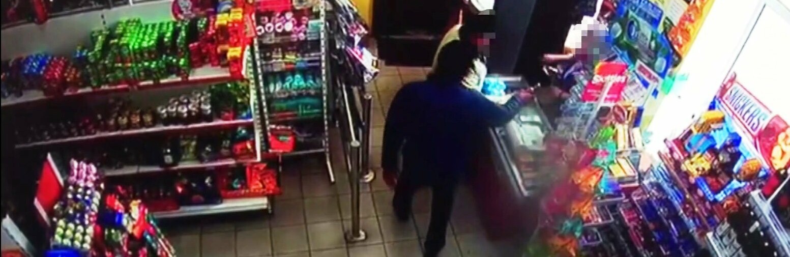 Мужчина в маске ограбил поселковый магазин на Камчатке