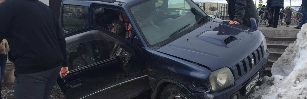 Не поделили перекресток - Сузуки Джимни вылетел с дороги на Силуэте