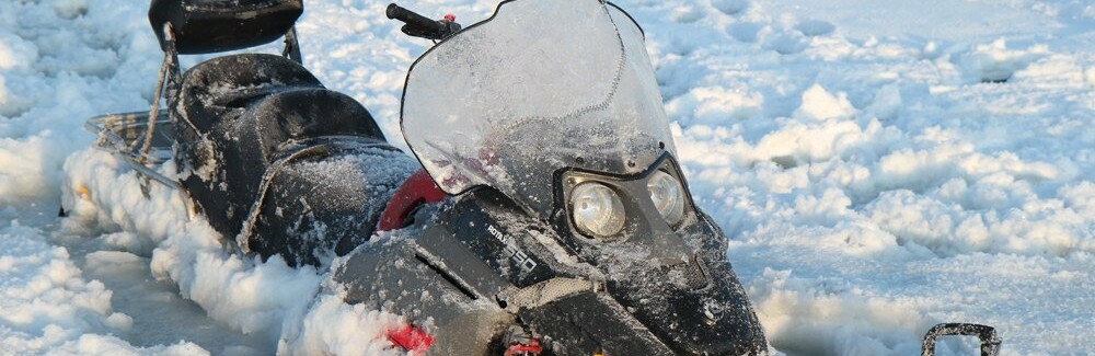 На Камчатке под лед провалились 2 снегохода