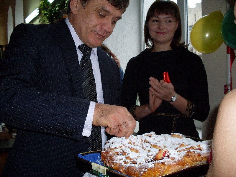 Зам мэра Симферополя в библиотеке накормили пирогом с gip 2010 (ФОТО), фото-3