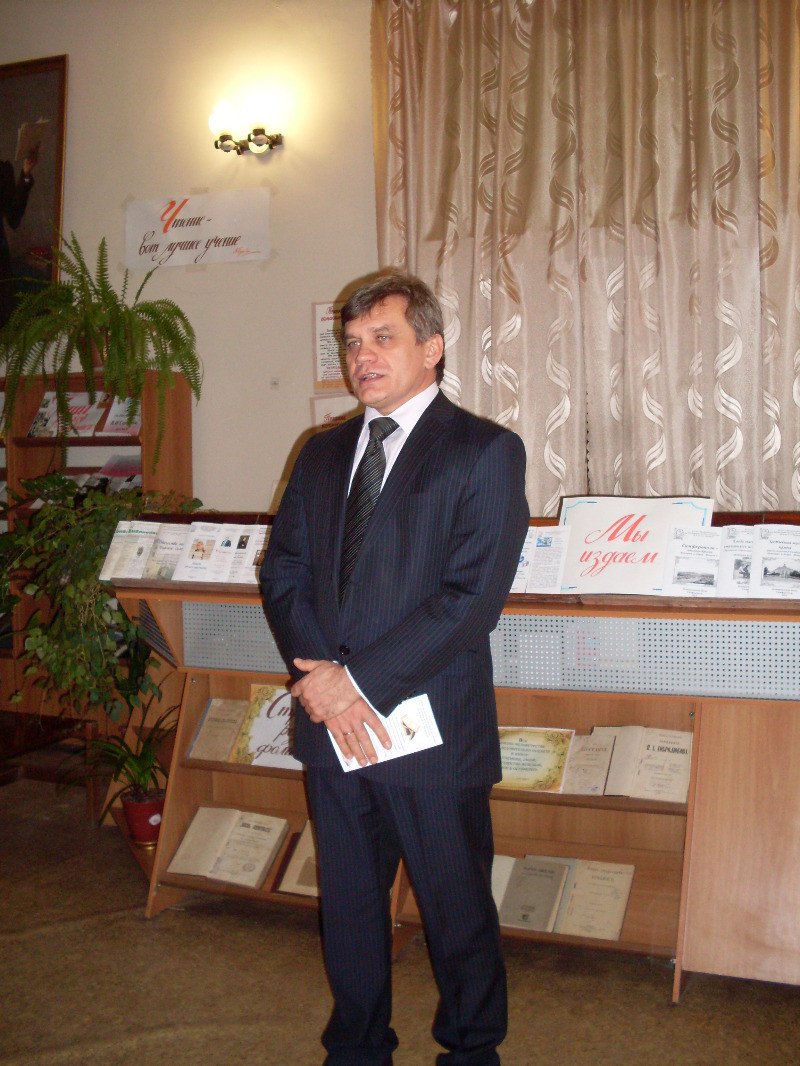 Зам мэра Симферополя в библиотеке накормили пирогом с gip 2010 (ФОТО), фото-2