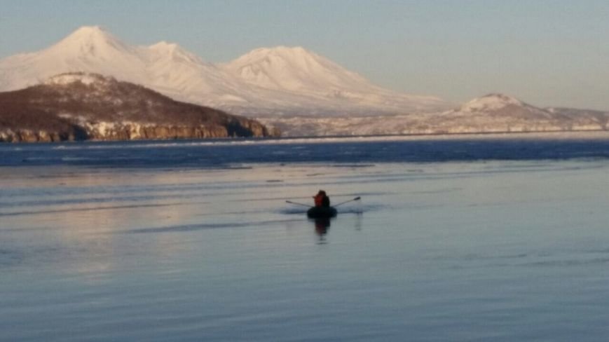 На Камчатке школьника едва не унесло на льдине в океан, фото-1