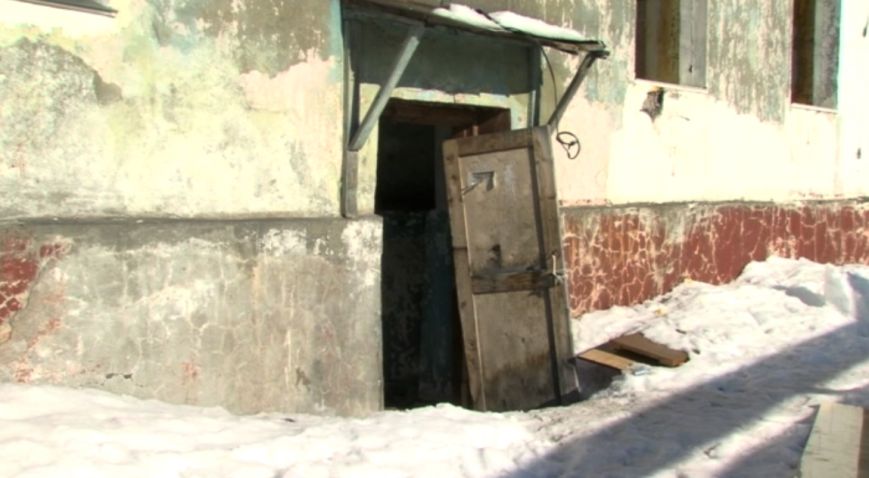 В Петропавловске расселенные дома на Фрунзе облюбовали бомжи и наркоманы, фото-2
